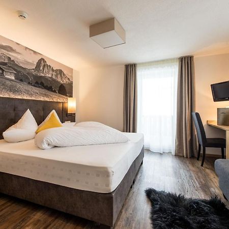 Hotel Alpenblick Pfelders Bagian luar foto