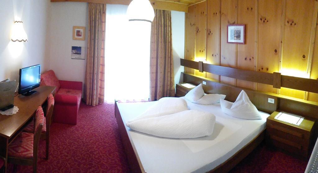 Hotel Alpenblick Pfelders Ruang foto