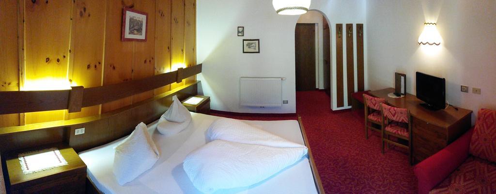 Hotel Alpenblick Pfelders Bagian luar foto