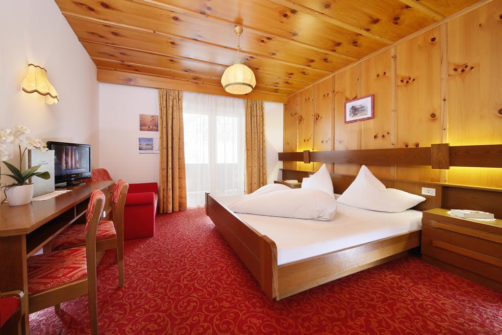 Hotel Alpenblick Pfelders Bagian luar foto